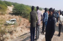 Barmer Accident: बाइक को टक्कर मारकर अनियंत्रित हुई कार, 18 फीट ऊंचाई से गिरी,
बड़ा हादसा टला - image