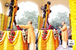 CM Yogi Tribute Mahatma Gandhi: ट्रैफिक रोककर  महात्मा गांधी को दी गई
श्रद्धांजलि, पुण्यतिथि पर सीएम योगी ने किया माल्यार्पण   - image