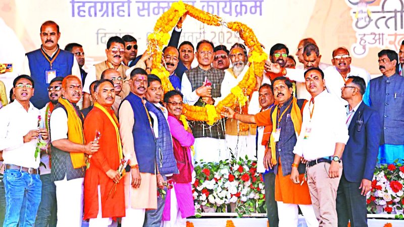 मुख्यमंत्री विष्णुदेव साय जिले के जुंगेरा में जिला भाजपा कार्यालय के लोकार्पण सहित विभिन्न विकास कार्यों का भूमिपूजन व लोकार्पण करने पहुंचे थे। विष्णुदेव साय ने जिले के विकास कार्यों के बारे में बताया।उन्होंने कहा प्रदेश में धान की अच्छी आवक खरीदी केंद्रों में हो रही है। किसानों के बेचे जा रहे धान की अंतर की राशि का भुगतान खरीदी समाप्त होने के बाद दी जाएगी।