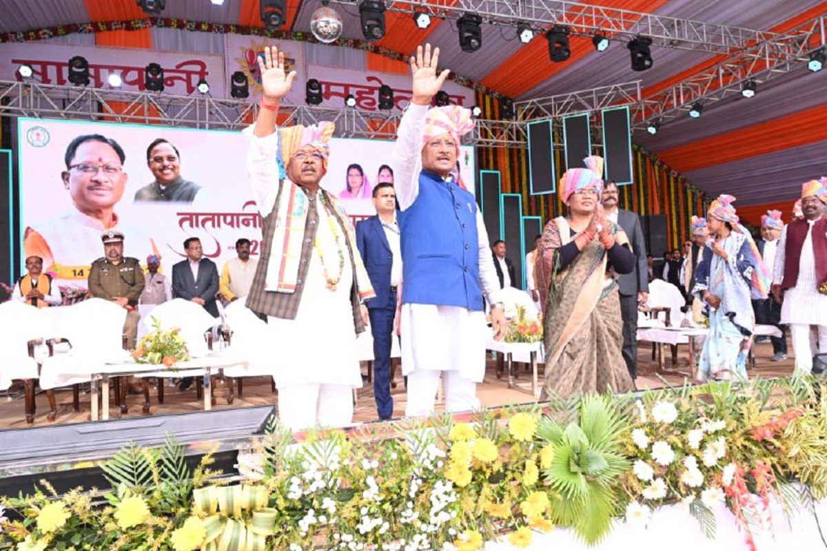 Tatapani festival: सीएम ने तातापानी महोत्सव का किया शुभारंभ, बच्चों संग उड़ाई
पतंग, किसानों के लिए की ये बड़ी घोषणा