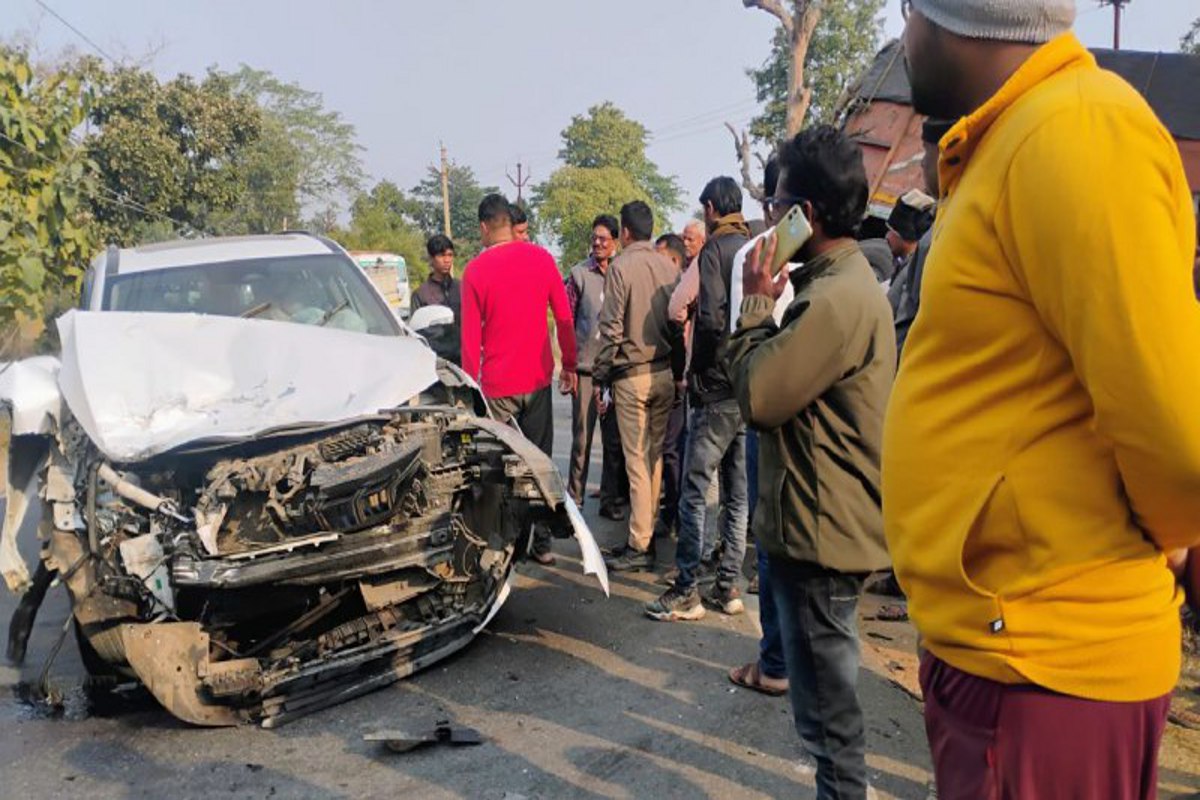 Car-truck accident: कार-ट्रक भिड़ंत में विधायक, उनकी पत्नी व 2 पुत्रियों समेत 7
घायल, कुंभ जाते समय हुआ हादसा