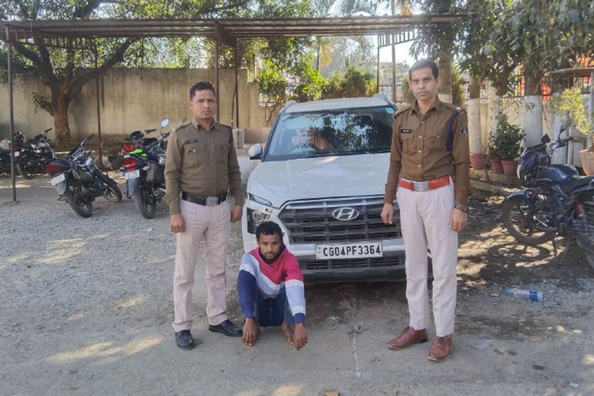 Car loot: प्रयागराज महाकुंभ से लौट रहे थे बस्तर के युवा, अंबिकापुर पहुंचते ही कार की हो गई लूट