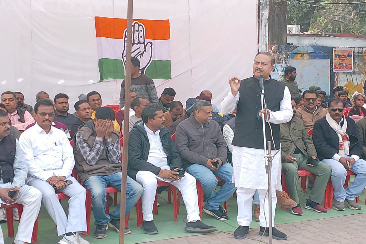 Congress protest: कांग्रेसियों ने दिया धरना, बोले- पंचायत चुनाव में आरक्षण से
जुड़ी अधिसूचना वापस ले सरकार