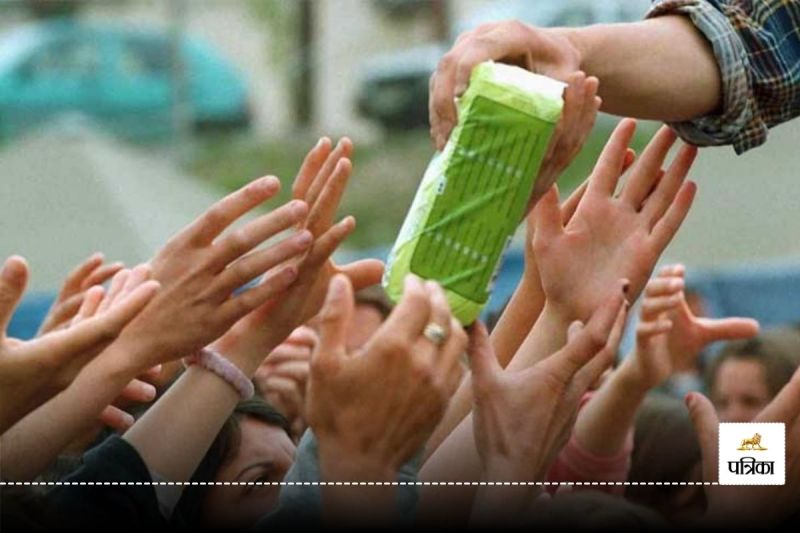 शिक्षण संस्थाओं में भी सैनिटरी पैड छात्राओं की बुनियादी जरूरत है। स्कूलों में सैनिटरी पैड की व्यवस्था भी जरूरी है।