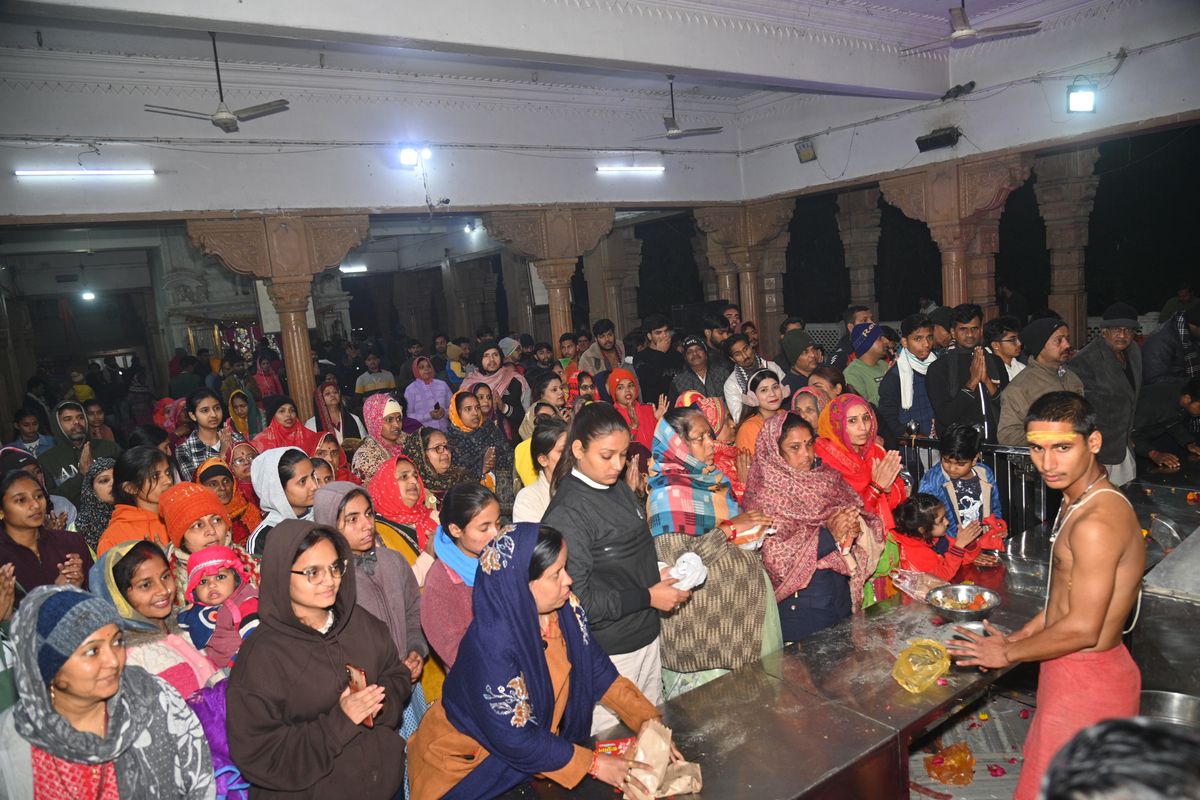 NewYearCelebration: धार्मिक व पर्यटन स्थलों पर उमड़ी भीड़, हाड़कंपाने वाली सर्दी
के बावजूद उत्साह कम नहीं