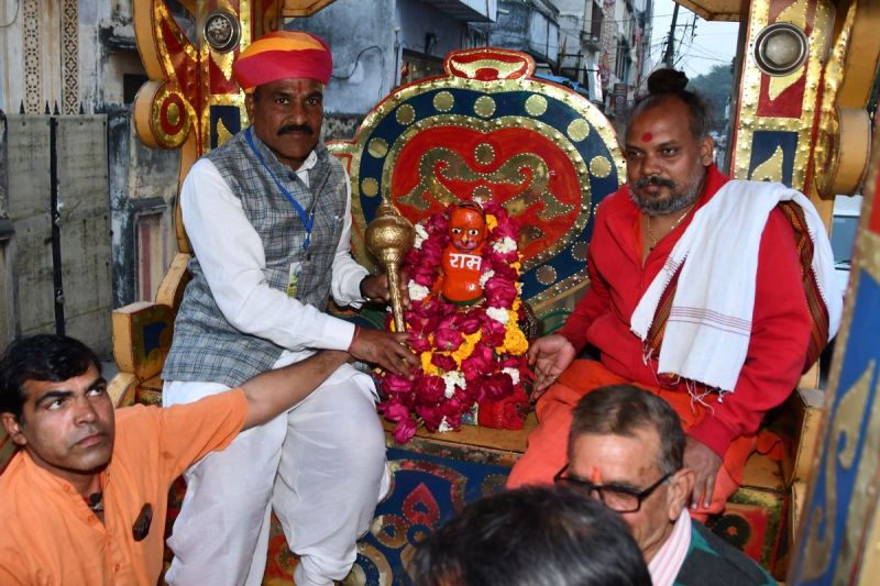 Bal Hanuman reached Avadhpuri to meet Ramji, lit a lamp in the name of Lord Shri Ram