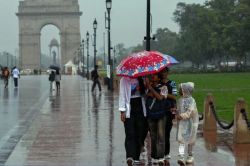 Rain Alert: 24 घंटे बाद फिर बदलेगा मौसम! कड़ाके की ठंड के बीच एक्टिव पश्चिमी
विक्षोभ कराएगा बारिश - image