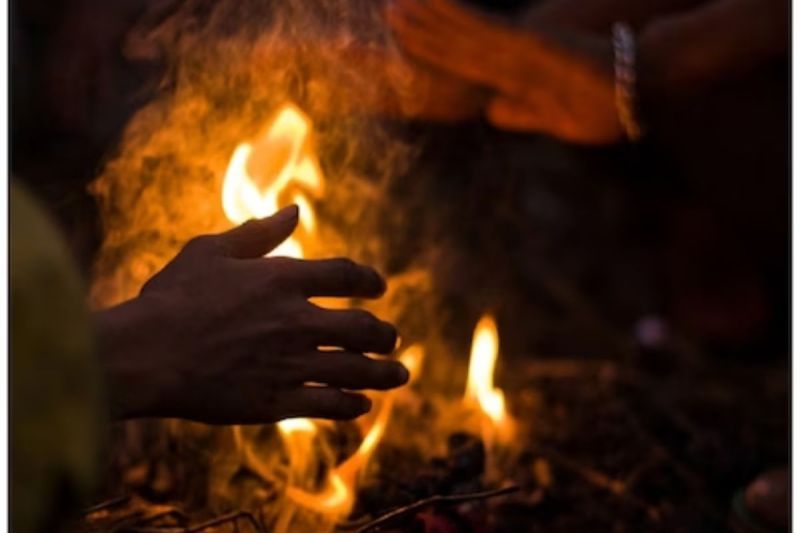 Father, son and friend died after sleeping near a bonfire in Alwar