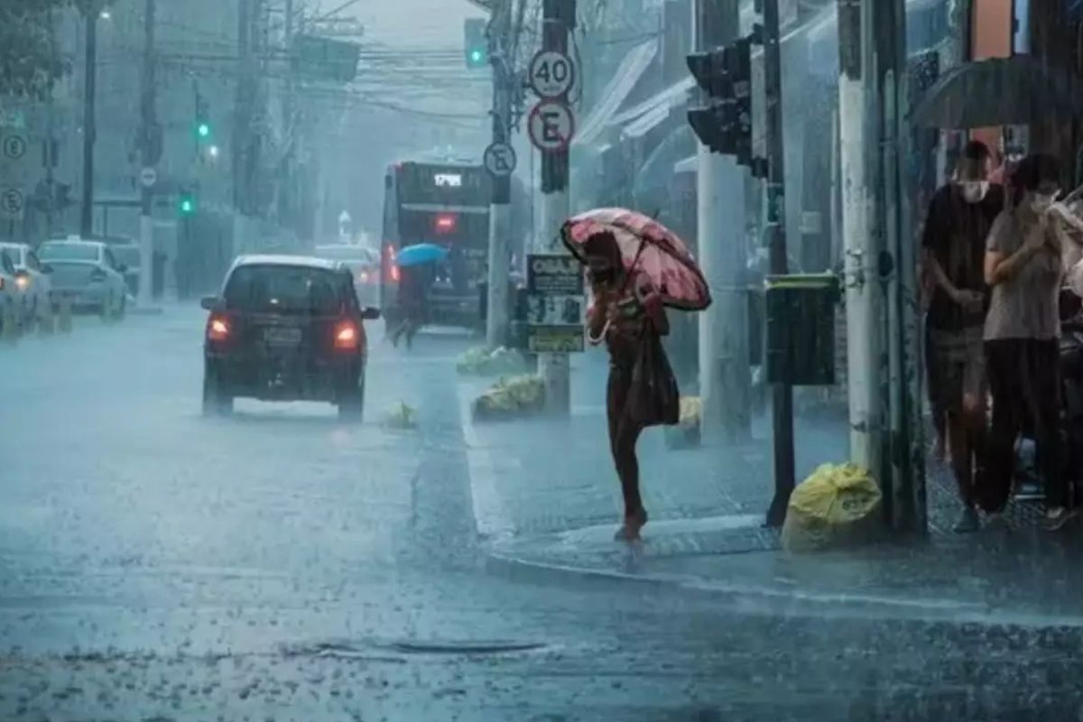 IMD Rain Alert: बस कुछ देर में यहां शुरू होगी बारिश, ओले गिरने की भी चेतावनी,
IMD Latest Prediction