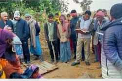 मिर्जापुर में पौत्र ने ही की दादा-दादी की हत्या, कुल्हाड़ी से ताबड़तोड़ शरीर पर
किया कई वार - image