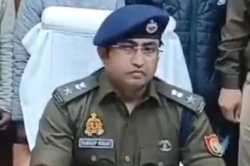 पुलिस से बचने के लिए कबाड़ में छुपा देते थे चोरी की बाइक, नेपाल तक होती थी खरीद
फरोख्त - image