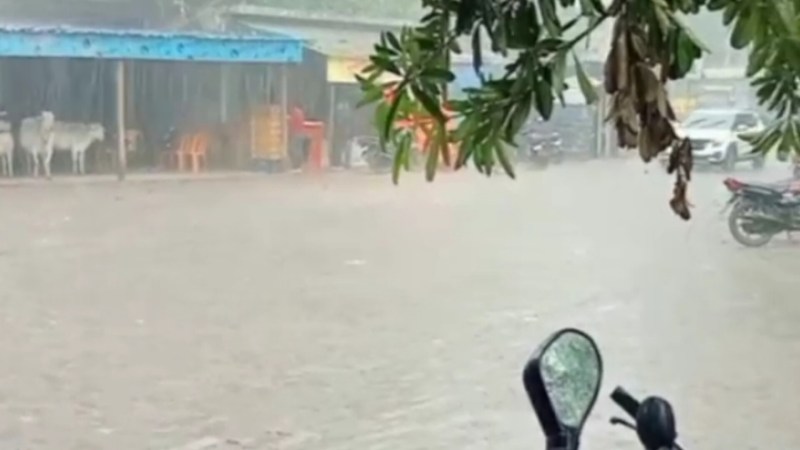 बारिश के साथ ठंड बढ़ी