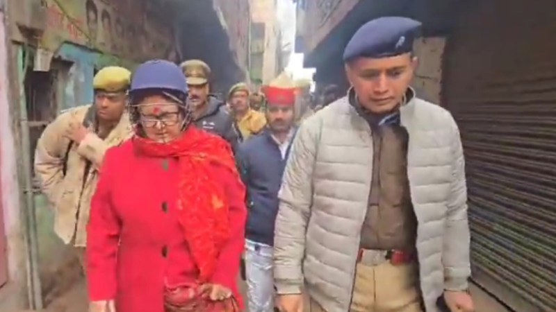 बेकनगंज की गलियों में पहुंची कानपुर नगर निगम की मेयर प्रमिला पांडे