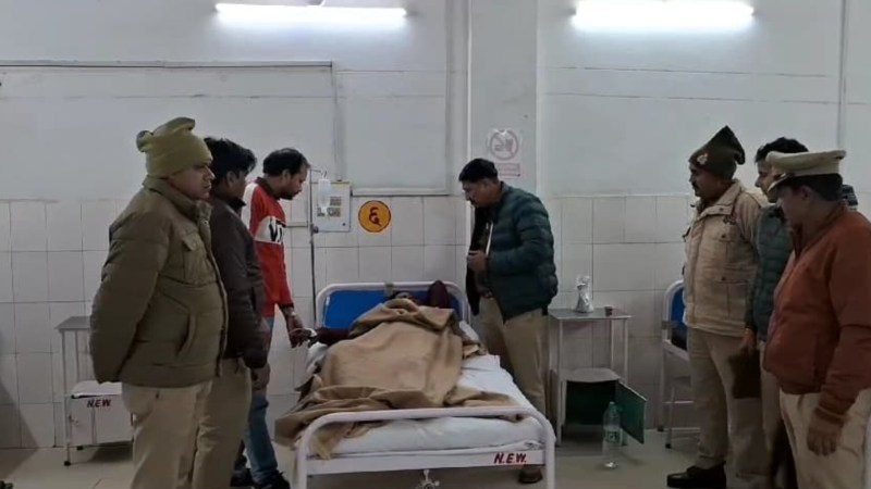 घायल को उपचार के लिए अस्पताल में भर्ती कराया गया