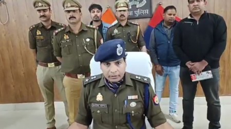 गिरफ्तारी की जानकारी देते एसएसपी इटावा