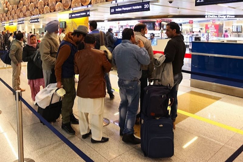 Indira Gandhi International Airport: मॉस्को जा रहे पांच यात्रियों का प्लान फेल, दिल्ली एयरपोर्ट पर इमिग्रेशन स्टाफ ने खोली पोल