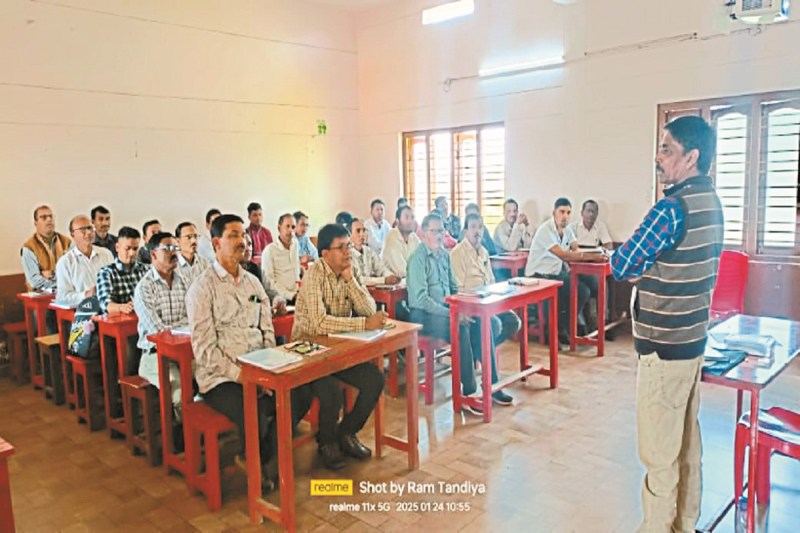 CG Election 2025: पंचायत के मतदान दलों का प्रथम चरण का प्रशिक्षण संपन्न, अधिकारी-कर्मचारी को सौंपी गई बड़ी जिम्मेदारी