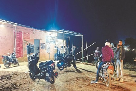 CG News: मदिरा प्रेमी आक्रोशित... शराब में पानी मिलाने को लेकर हुआ विवाद