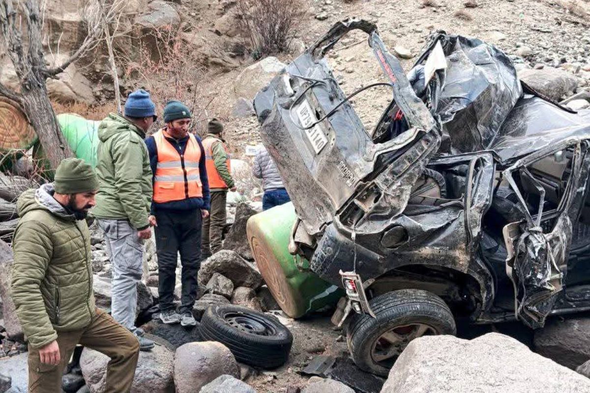 Kargil Car Accident: वैष्णो देवी के दर्शन से लौट रहे दो लोगों की मौत, खाई में
गिरी कार