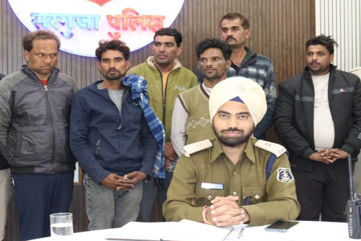 Kidnapping case: शादी करने 1.44 लाख में खरीदी 3 लड़कियां, रेलवे स्टेशन से तीनों
भाग निकलीं तो 2 युवकों का कर लिया अपहरण, एमपी से 6 गिरफ्तार