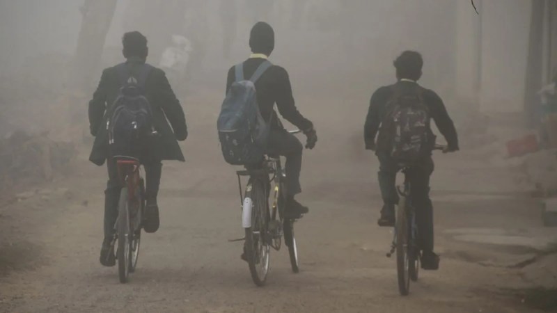 कड़ाके की ठंड से स्कूल बंद, बच्चों को राहत