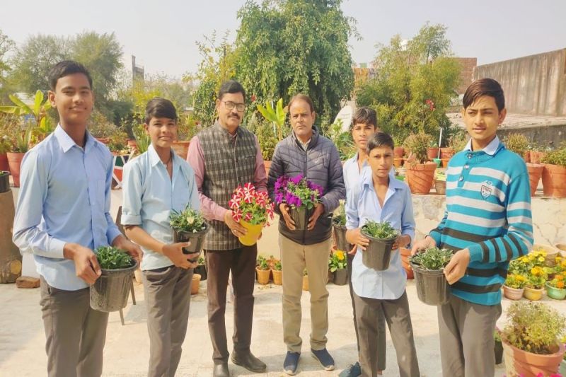 Students' faces lit up after visiting the Flower Park