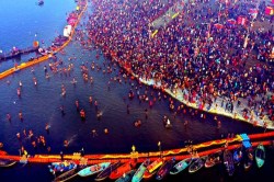 Mahakumbh Mela 2025: संगम पर 40 करोड़ श्रद्धालु लगाएंगे डुबकी, सरकार को 2.5 लाख
करोड़ रेवेन्यू का अनुमान - image