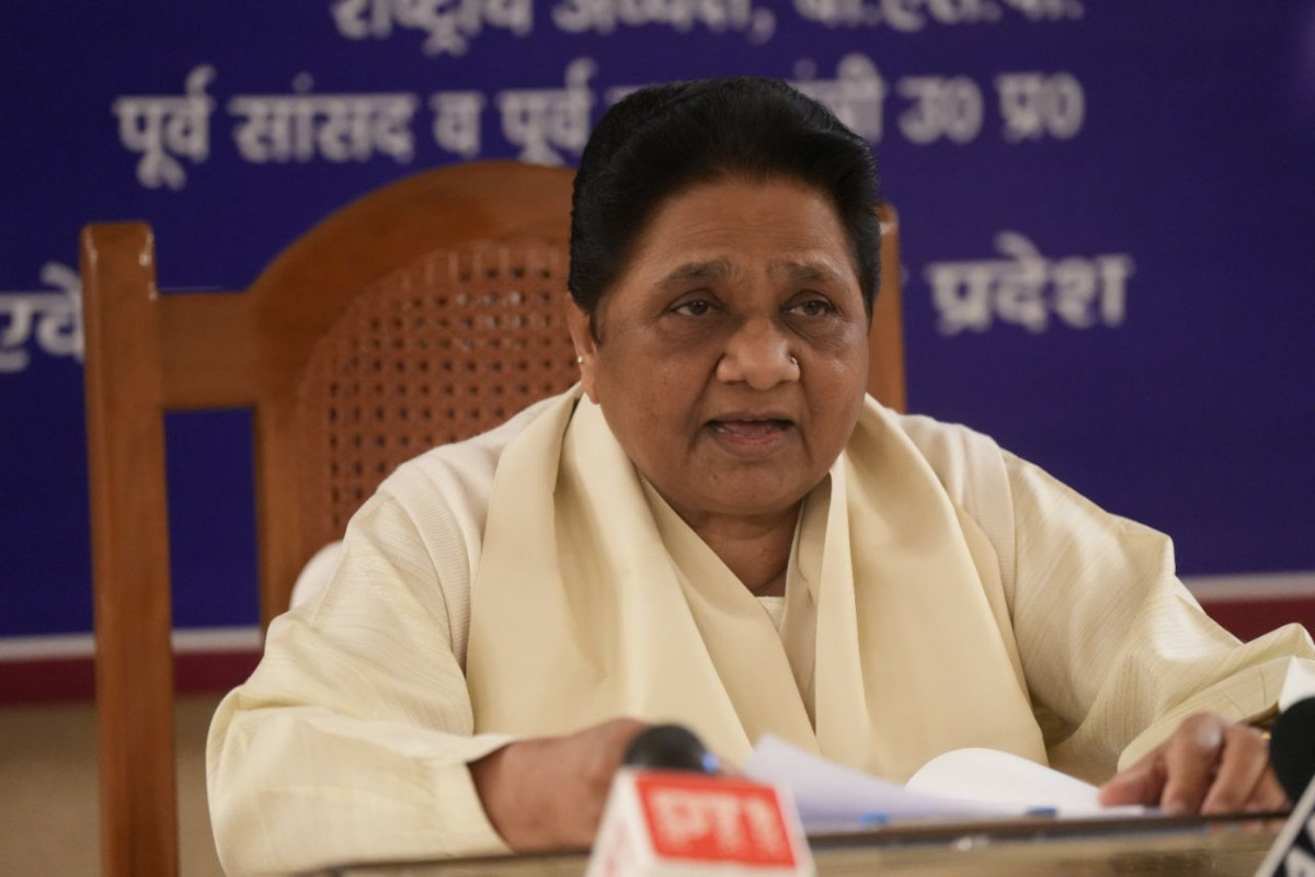 Mayawati Mission 2027: मायावती के जन्मदिन पर बसपा का मिशन 2027: यूपी में नई
सियासी रणनीति की शुरुआत