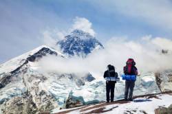 नेपाल में माउंट एवरेस्ट पर चढ़ने का सपना हुआ महंगा, पर्वतारोहियों के लिए हुई
मुश्किल - image