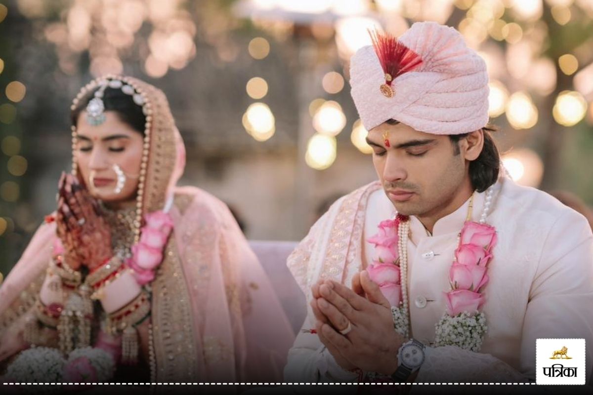 Neeraj Chopra Marriage: शादी के बंधन में बंधे स्टार भारतीय एथलीट नीरज चोपड़ा,
दुल्हन संग शेयर की तस्वीर