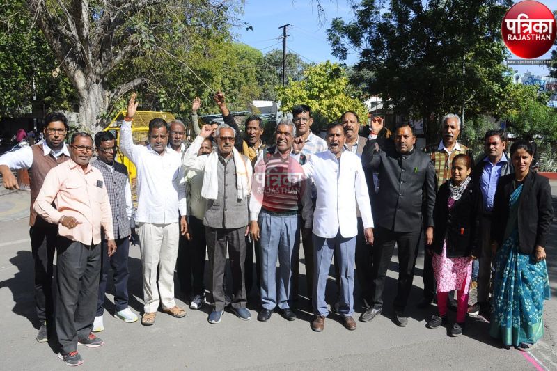 प्रदर्शन कर बोले शहरवासी, पाली को फिर बनाए संभाग