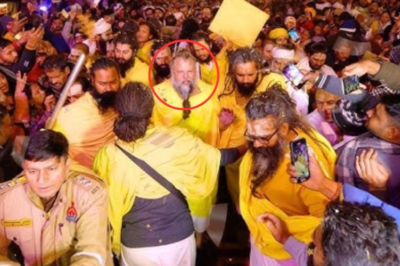 Premanand Maharaj Padyatra,Premanand Maharaj,Premanand Maharaj Padyatra,Premanand Maharaj Padyatra Darshan, premanand maharaj darshan, Premanand Maharaj Padyatra Started, mathura Vrindavan, nri green society, NRI Green Society protest, Padayatra controversy, Premanand Maharaj, Premanand Maharaj Bhajan, Premanand maharaj controversy, Premanand Maharaj controversy news, Premanand Maharaj hindi news, Premanand maharaj latest hindi news,प्रमुख संत प्रेमानंद महाराज, मथुरा पदयात्रा, Sant Premanand, Padyatra, Vrindavan News, Premanand Maharaj,