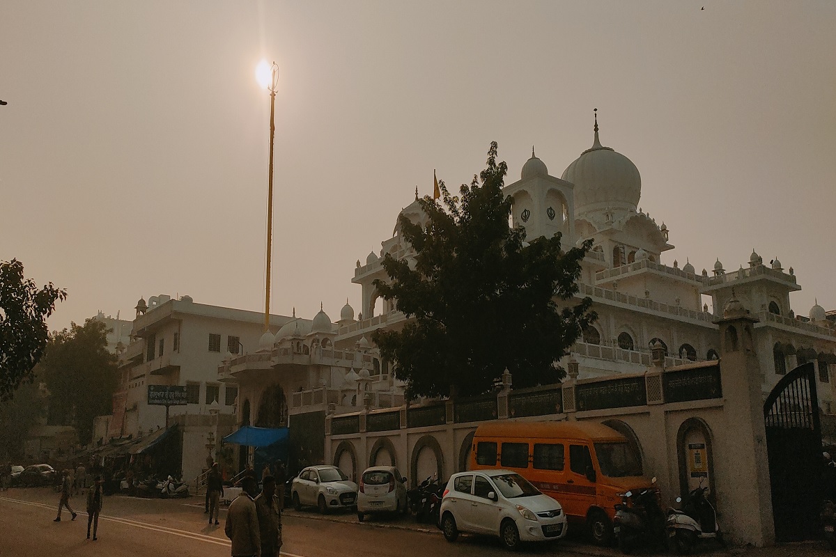 गुरु गोबिंद सिंह का प्रकाश पर्व : राजापार्क गुरुद्वारे में सजा कीर्तन दीवान,
संगत ने छका लंगर