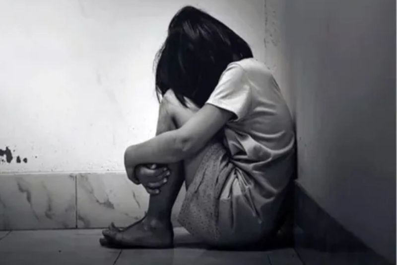 6 साल की बच्ची से अश्लील हरकत, फुटेज की मदद से फरार आरोपी की हुई तलाश..