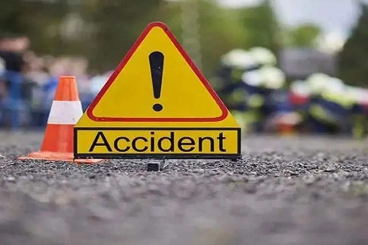 CG Road Accident: बाइक की ठोकर से सड़क पर गिरा कर्मचारी, ट्रक ने कुचल दिया.. हुई
मौत