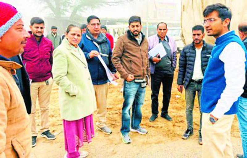 अतिक्रमण हटाने व सडक़ दुरुस्तीकरण के दिए निर्देश, सडक़ की कमियों को चिन्हित किया