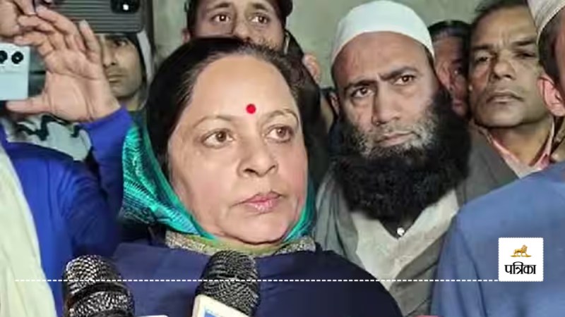 SP MP Ruchi Veera met Shahedin's family in Moradabad