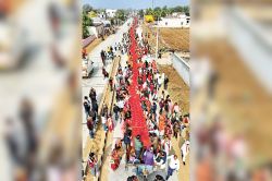 मां शाकंभरी के चढ़ाई 3000 फीट लंबी चुनरी, 18 KM लंबी निकली पदयात्रा, गाजे-बाजें
के साथ पहुंचे श्रद्धालु - image