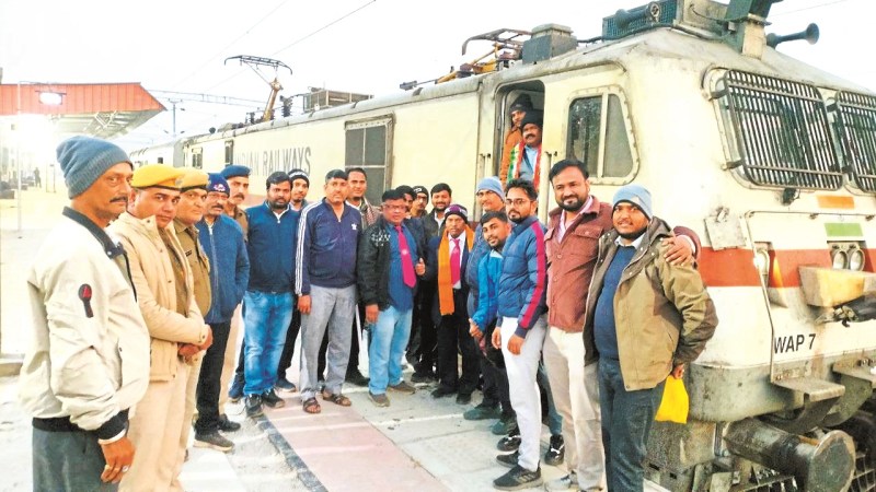 Dungarpur First Time Electric Power Passenger Train Ran Now Eires can be Connected to other Metros including Mumbai