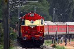 Train News: राजस्थान के इस शहर में घुसते ही सुपरफास्ट और एक्सप्रेस भी बन जाती है
लोकल ट्रेन, जानिए इसका कारण - image