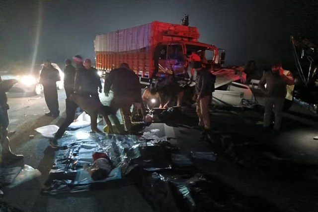 Agra Lucknow Expressway Accident