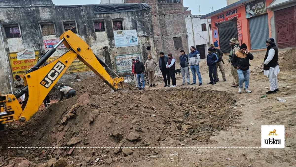 UP News Digging of ancient well started in Moradabad