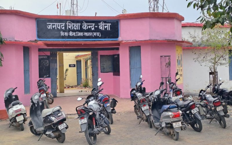 Self-help groups have not received funds for three months, facing problems in preparing mid-day meals