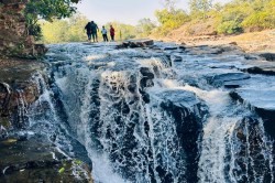 Dudma Waterfall: प्राकृतिक सुंदरता से भरपूर है बस्तर का दुड़मा वाटरफॉल, पर्यटकों
का मोह रहा मन, जानें कैसे पहुंचे.. - image