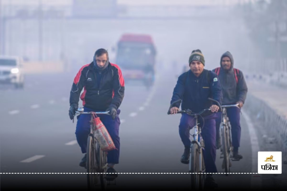 Weather update: फिर कोहरे की चादर में लिपटा मऊ,रात से ही छाया घना कोहरा, पड़ रही
कड़ाके की ठंड