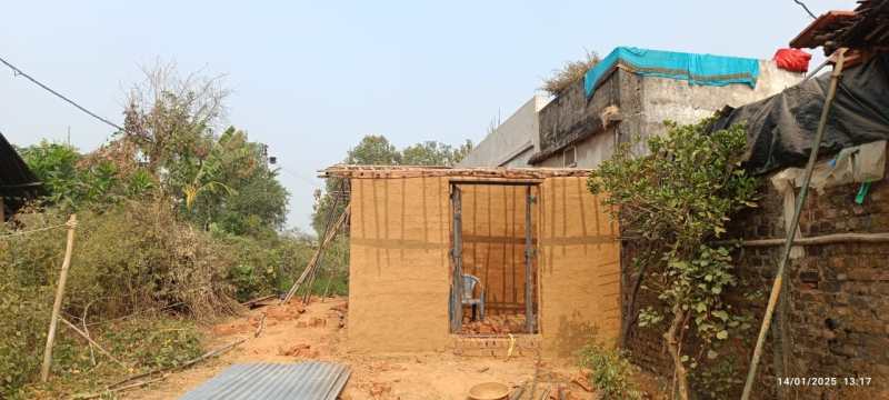 पीएम आवास का नहीं मिला लाभ तो जनसहयोग से बन रहा आवास किसी ने दी सामग्री किसी ने आवास निर्माण में की मदद किरनापुर जनपद के ग्राम सारद पटेल टोला का मामला ग्रामीण पेश कर रहे इंसानियत की मिशाल आवास योजना के जिम्मेदारो को शर्मिंदा करने वाली खबर