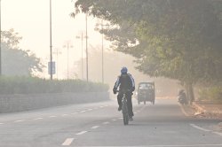 Rajasthan Weather : कोहरे के साथ गलन पड़ रही भारी, नश्तर सी चुभ रही सर्द हवा - image