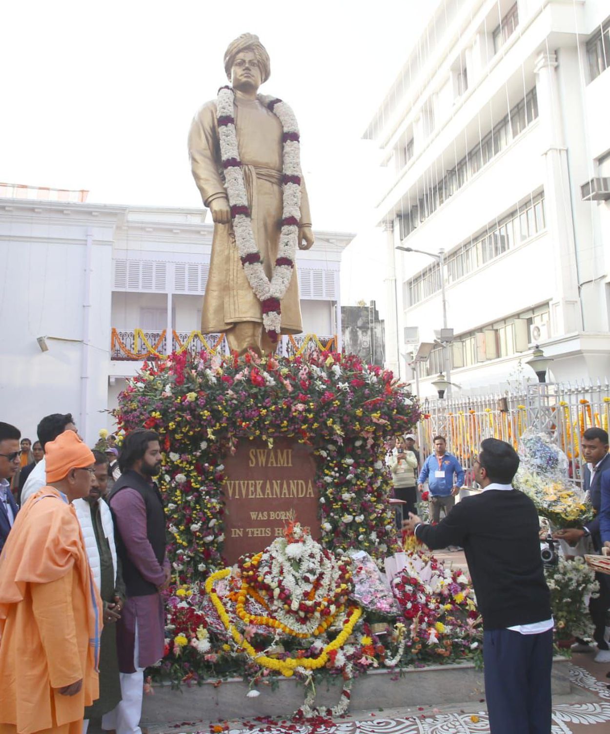 video story: स्वामी विवेकानंद: शांति और मानवता के मशाल वाहक, बंगाल में जयंती पर
धूम