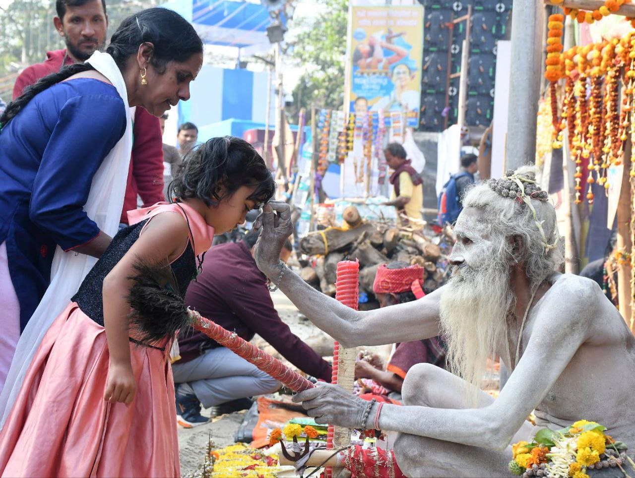 गंगासागर मेला शिविरों का होने लगा आगाज, जुटने लगे साधु-संत और श्रद्धालु