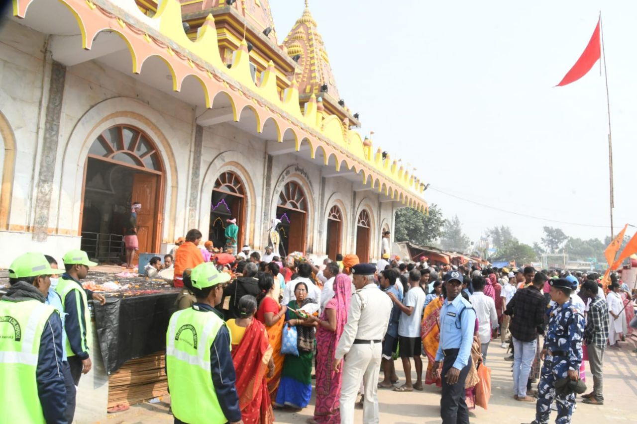 video story: गंगासागर मेला: कोलकाता के आउट्राम घाट पर तीर्थयात्रियों का अद्भुत
संगम